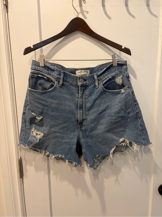 Abercrombie & Fitch Pants - Abercrombie curve mom High-Rise Denim Shorts - Light Blue